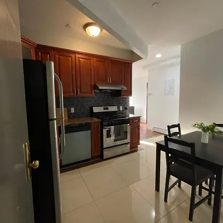 2Br Elevator Apt 10Min To Lga Airport 1Min To Train! Apartamento